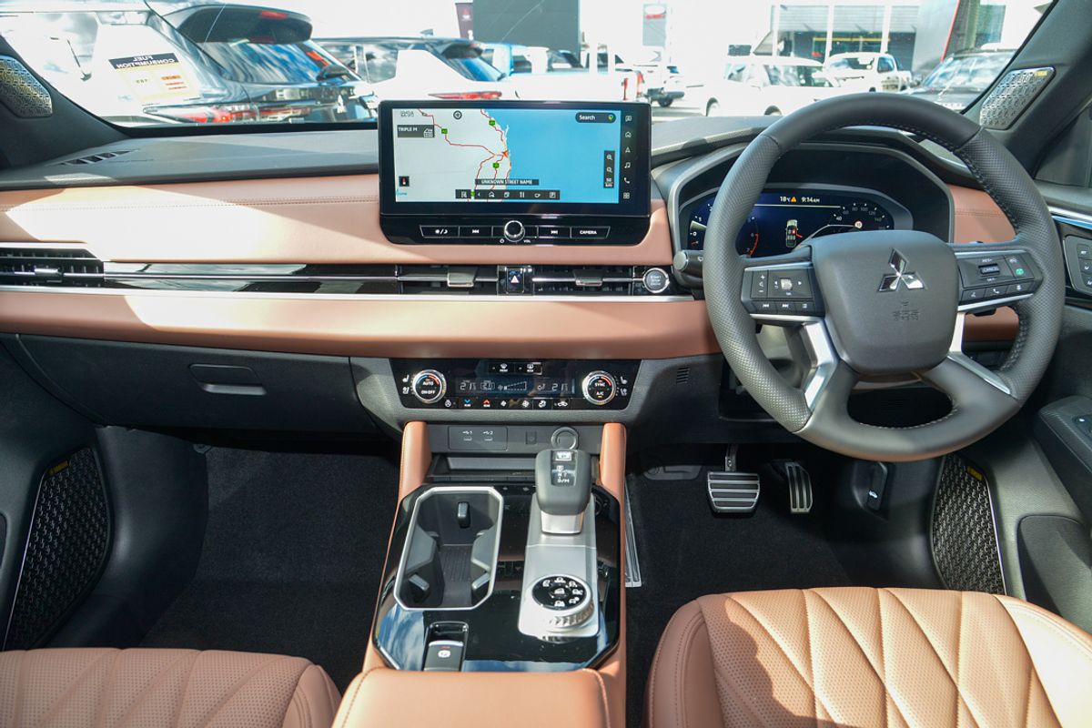 2025 Mitsubishi Outlander Exceed Tourer ZM