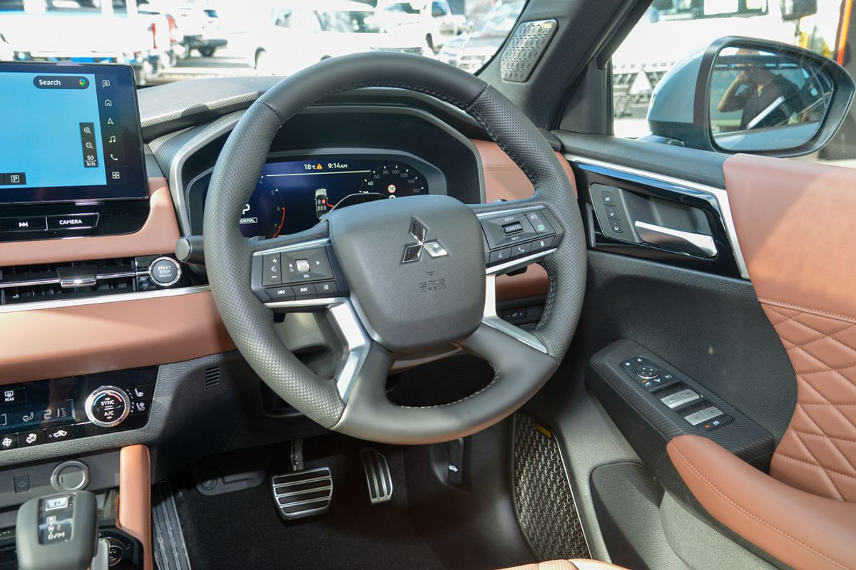 2025 Mitsubishi Outlander Exceed Tourer ZM