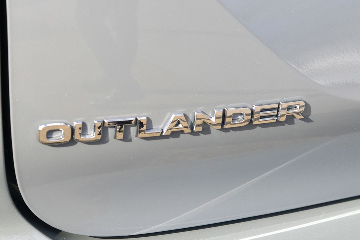 2025 Mitsubishi Outlander Exceed Tourer ZM