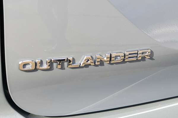 2025 Mitsubishi Outlander Exceed Tourer ZM