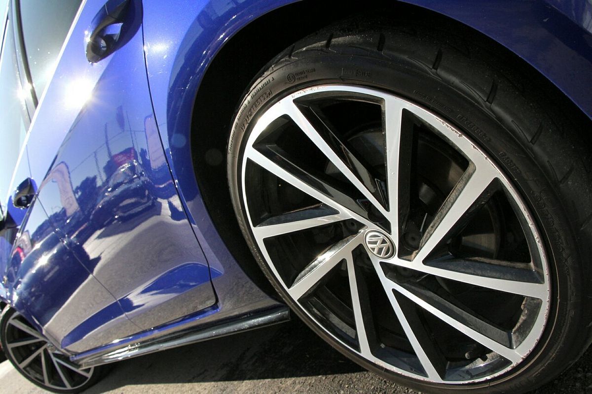 2017 Volkswagen Golf R 7