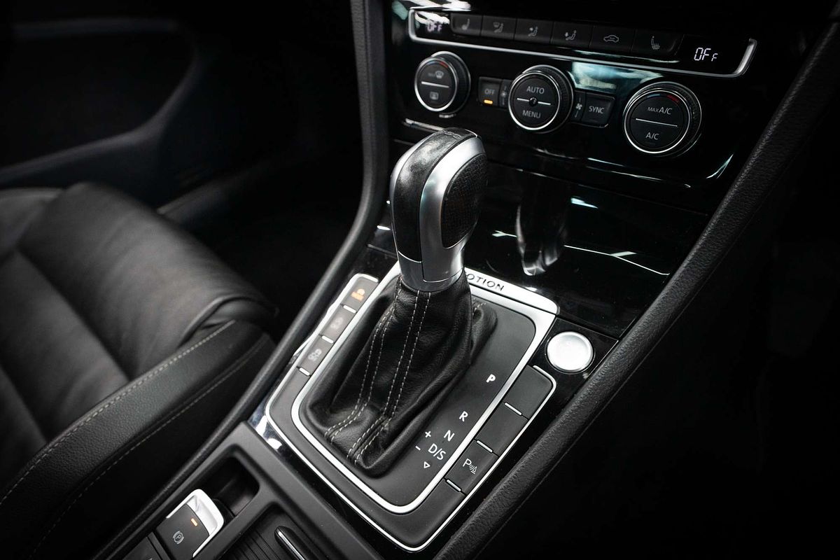 2015 Volkswagen Golf R 7