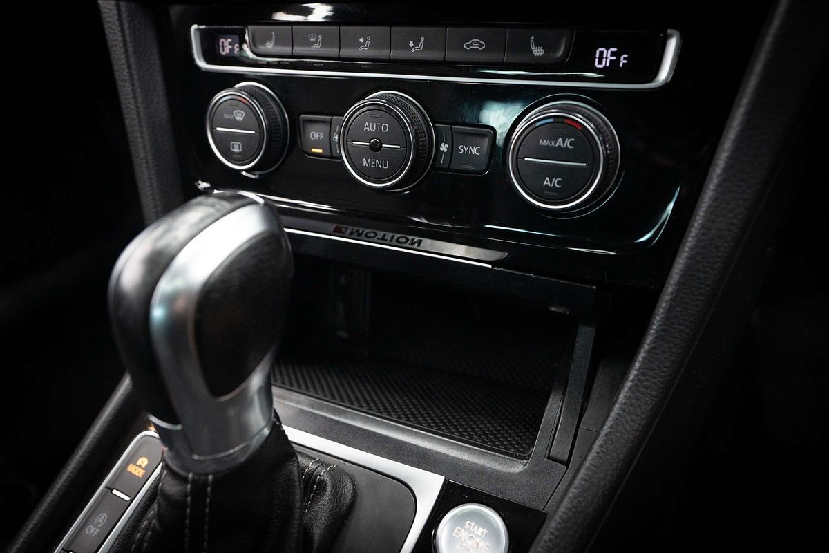 2015 Volkswagen Golf R 7