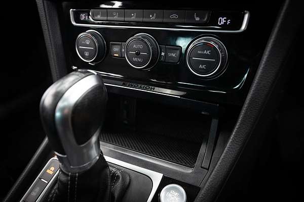 2015 Volkswagen Golf R 7
