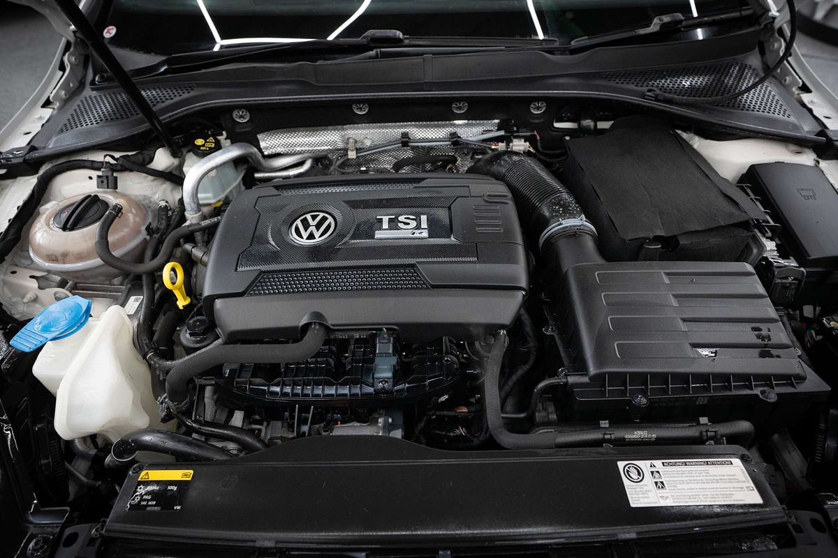 2015 Volkswagen Golf R 7