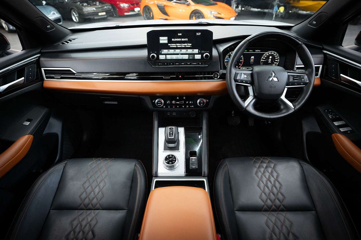 2023 Mitsubishi Outlander Exceed Tourer ZM
