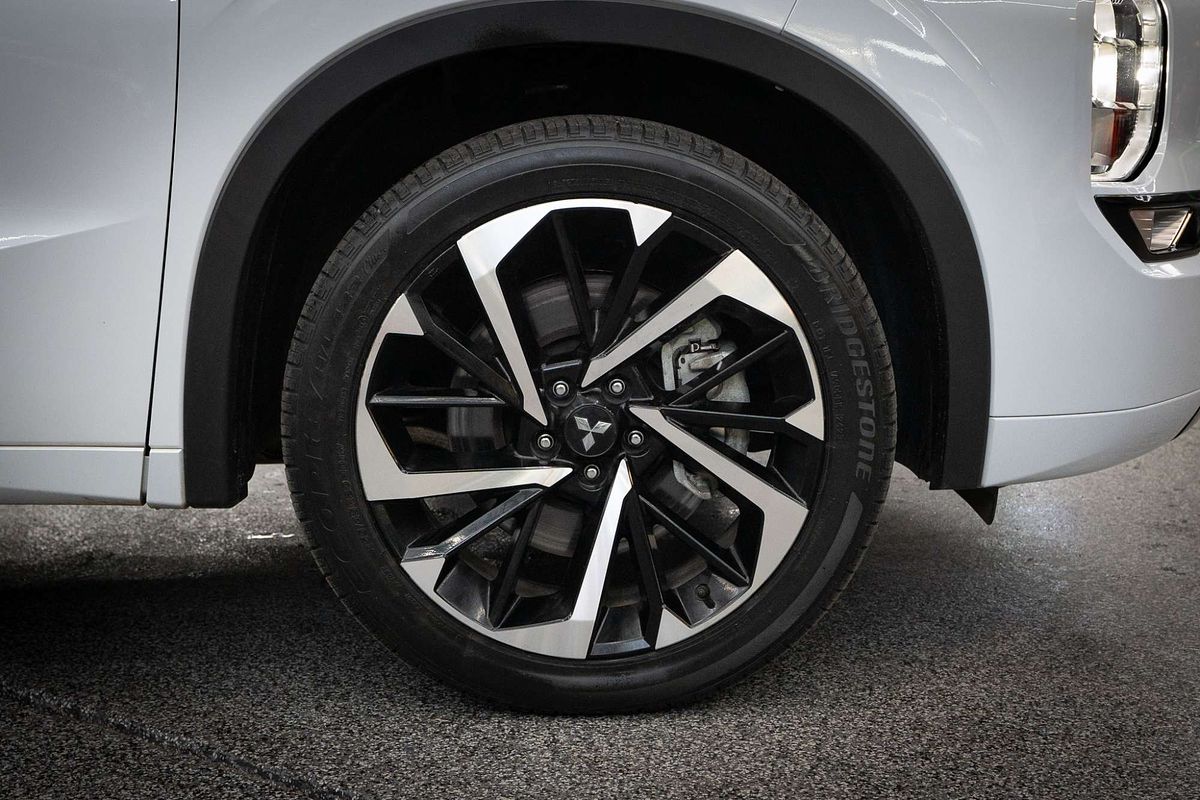 2023 Mitsubishi Outlander Exceed Tourer ZM