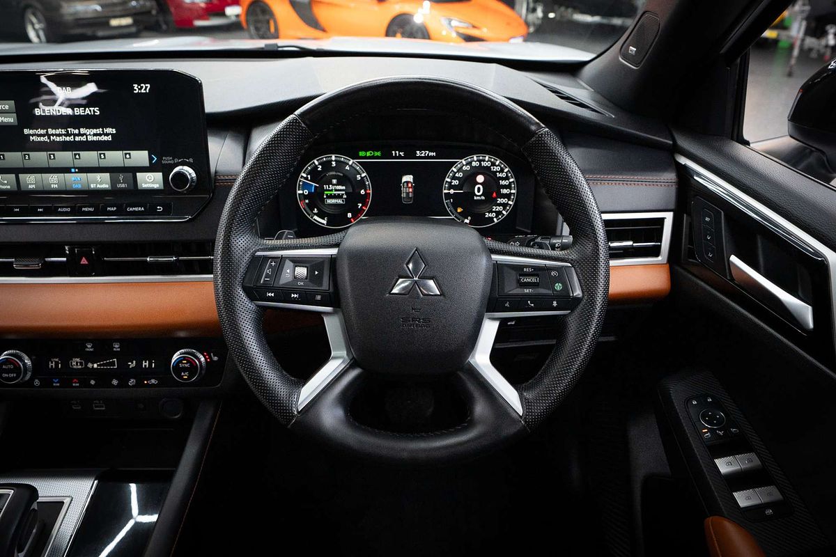 2023 Mitsubishi Outlander Exceed Tourer ZM