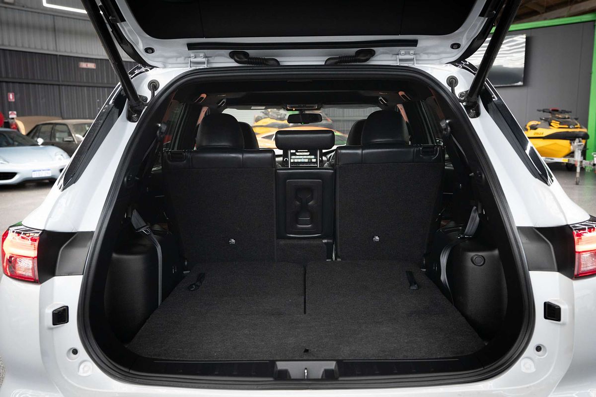 2023 Mitsubishi Outlander Exceed Tourer ZM