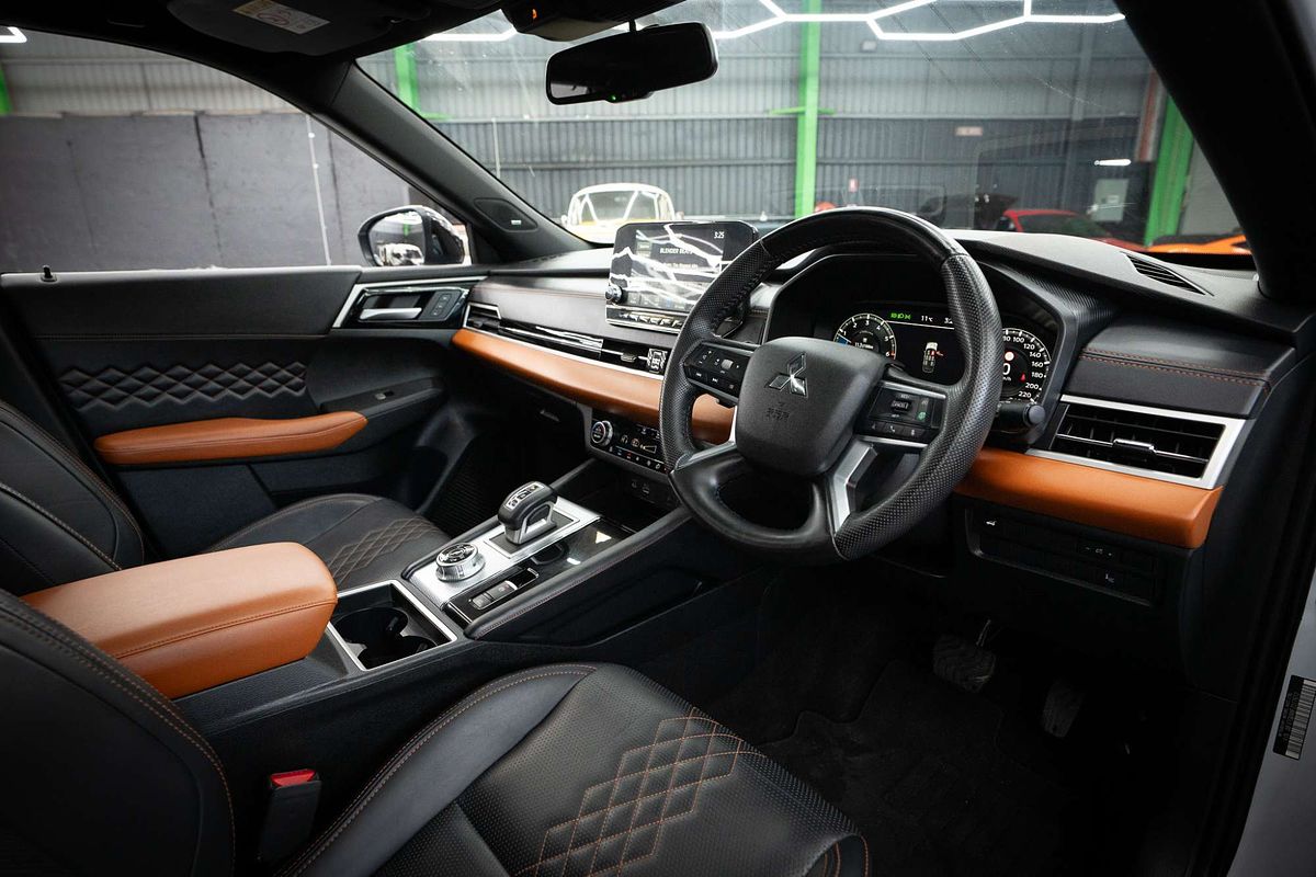 2023 Mitsubishi Outlander Exceed Tourer ZM
