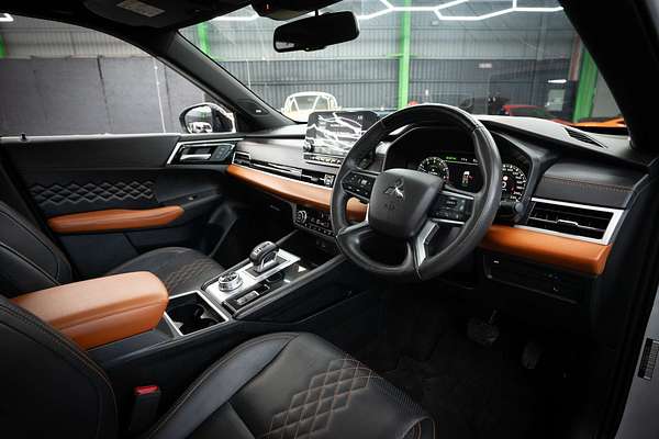 2023 Mitsubishi Outlander Exceed Tourer ZM