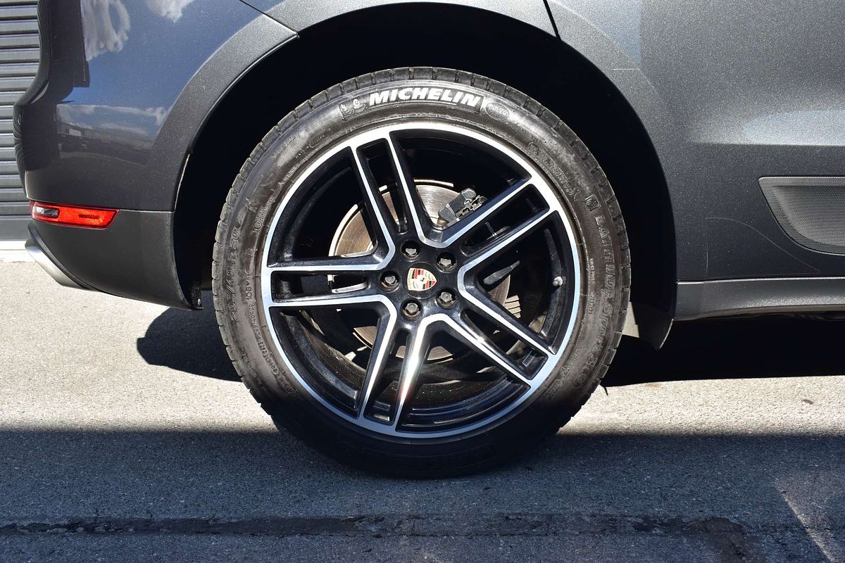 2020 Porsche Macan 95B