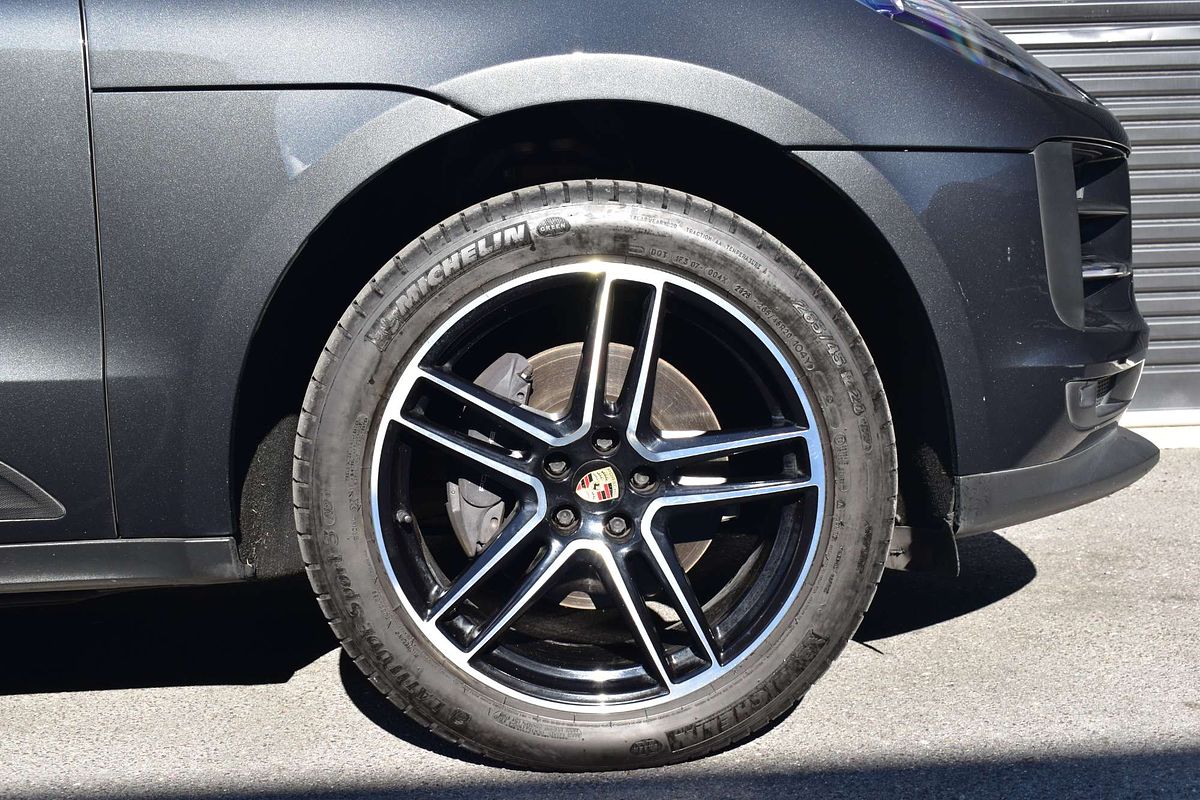 2020 Porsche Macan 95B