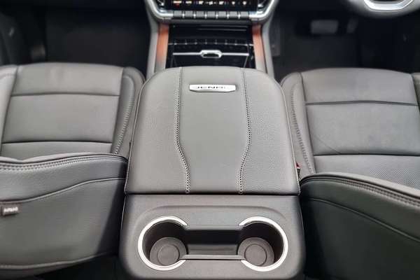 2025 GMC Yukon Denali T1