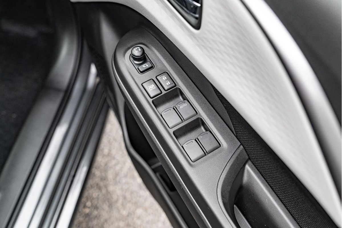 2025 Suzuki Swift Hybrid GLX UZ