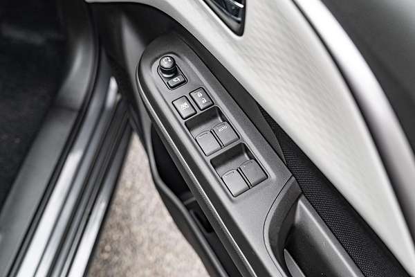 2025 Suzuki Swift Hybrid GLX UZ