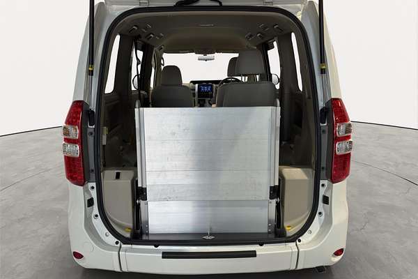 2013 Toyota NOAH WELCAB ZRR70