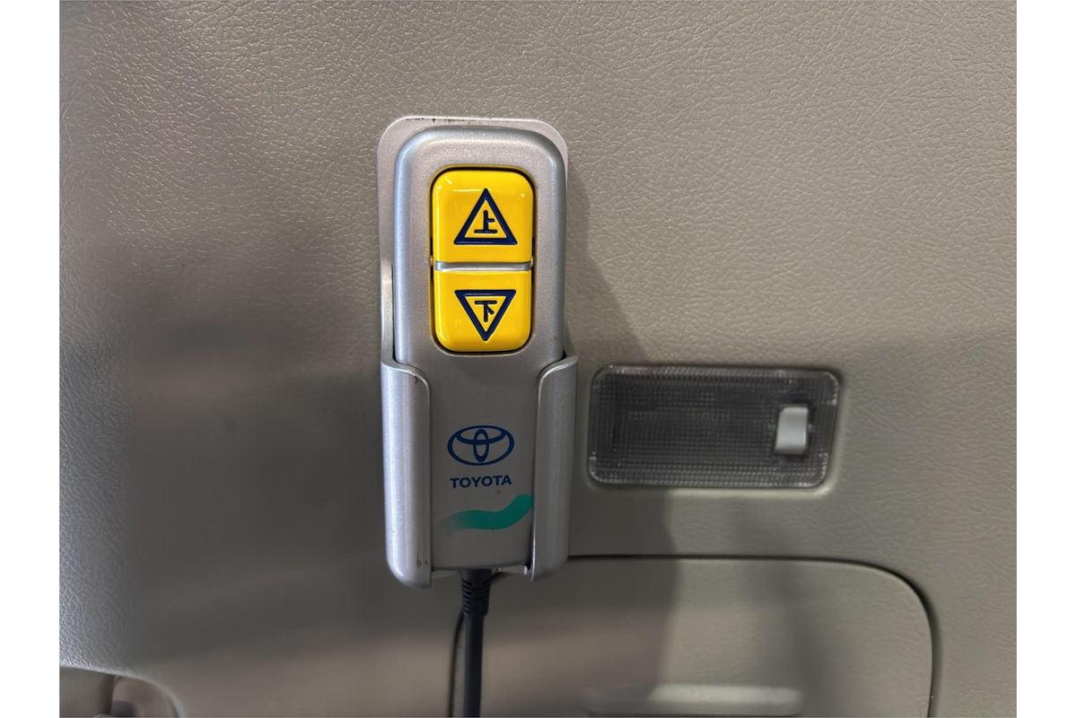 2013 Toyota NOAH WELCAB ZRR70