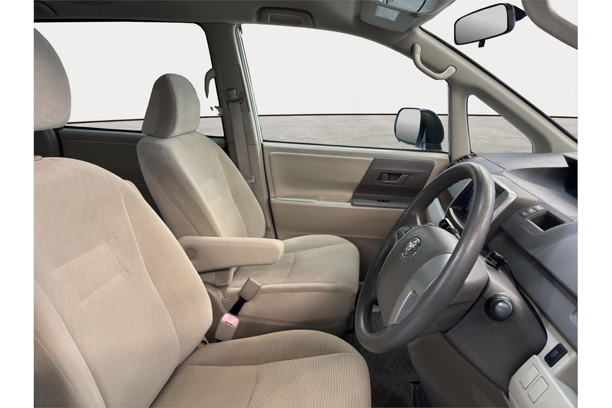 2013 Toyota NOAH WELCAB ZRR70