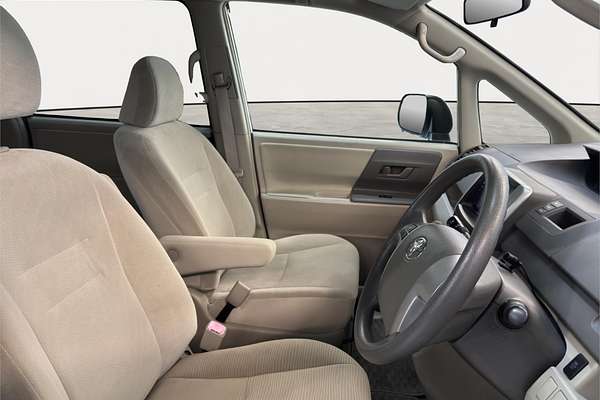 2013 Toyota NOAH WELCAB ZRR70