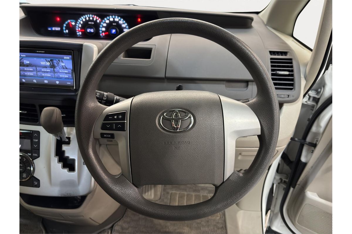 2013 Toyota NOAH WELCAB ZRR70