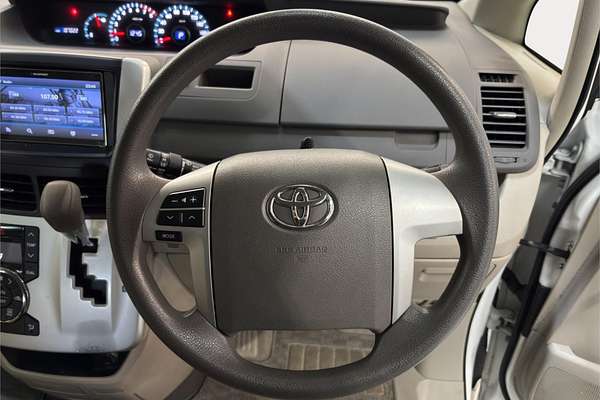 2013 Toyota NOAH WELCAB ZRR70