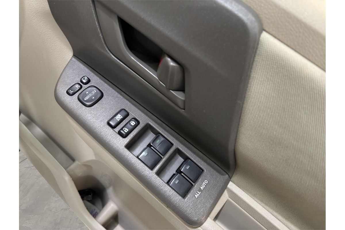 2013 Toyota NOAH WELCAB ZRR70