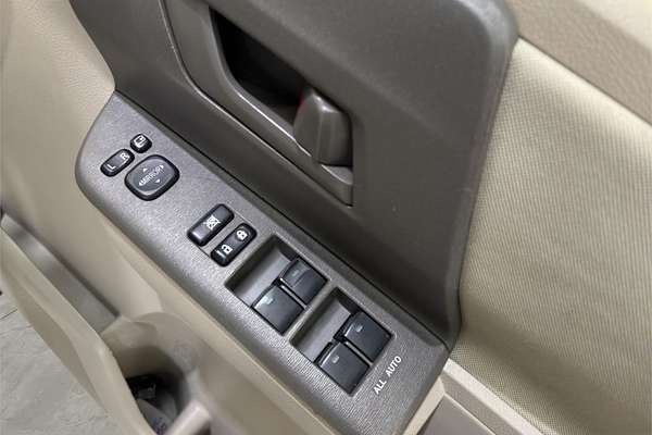 2013 Toyota NOAH WELCAB ZRR70