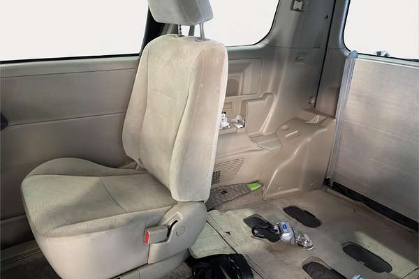 2013 Toyota NOAH WELCAB ZRR70