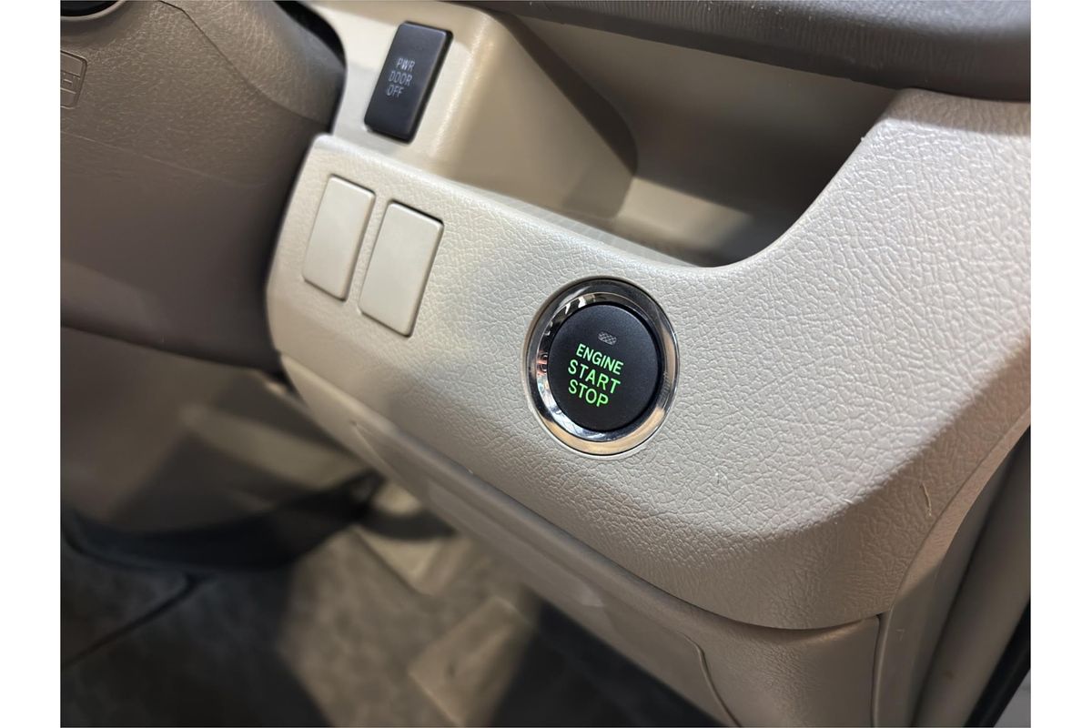 2013 Toyota NOAH WELCAB ZRR70