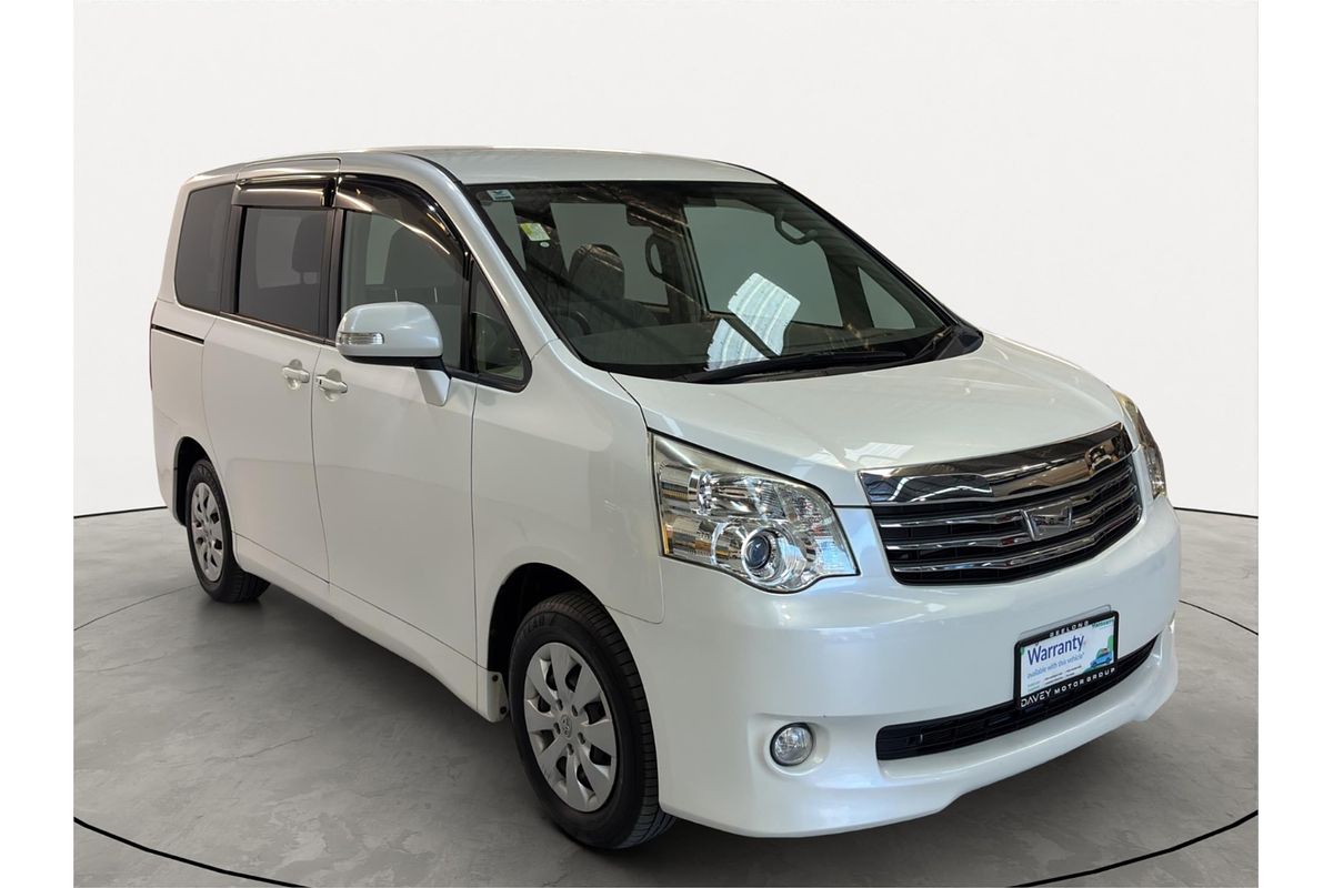 2013 Toyota NOAH WELCAB ZRR70