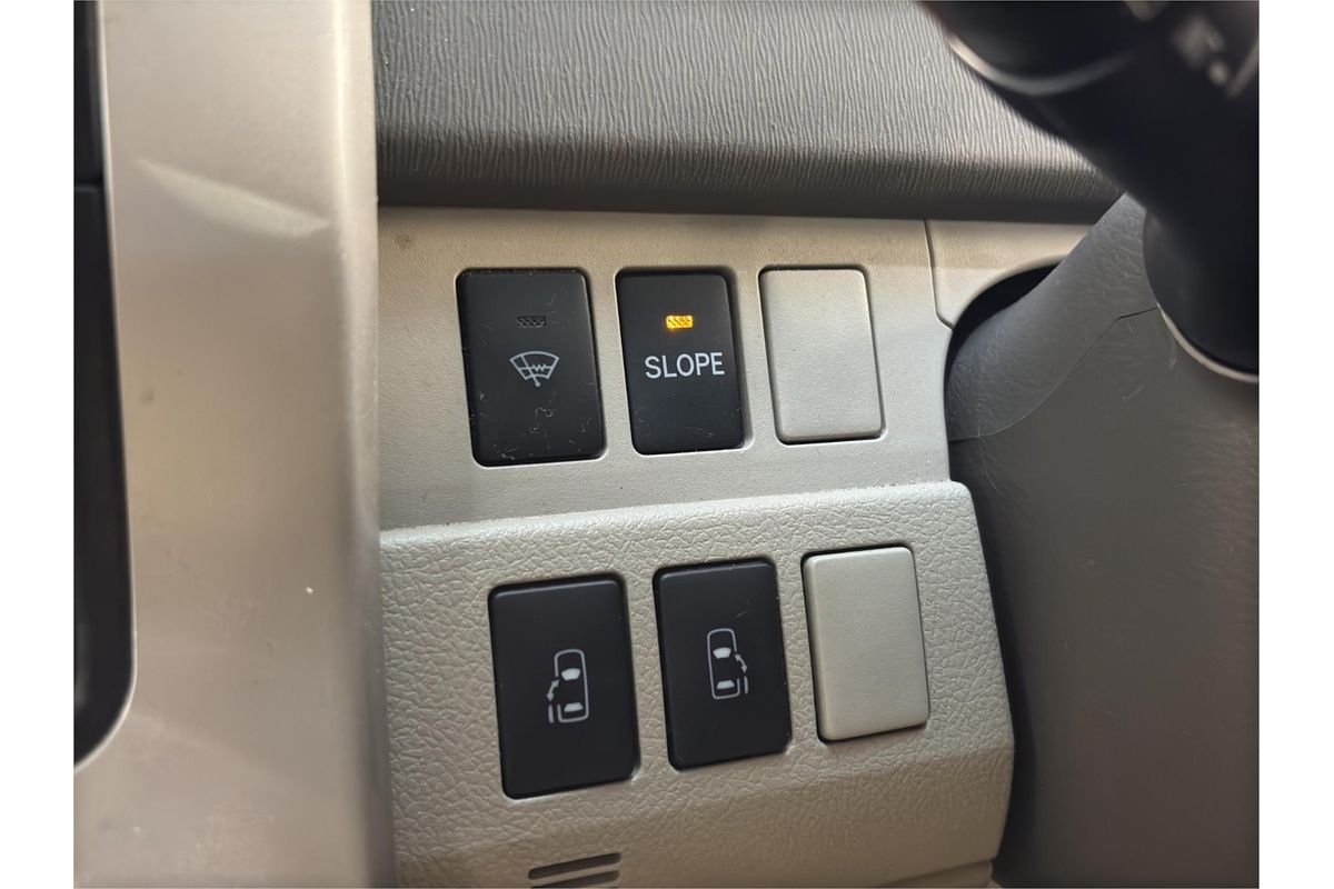 2013 Toyota NOAH WELCAB ZRR70