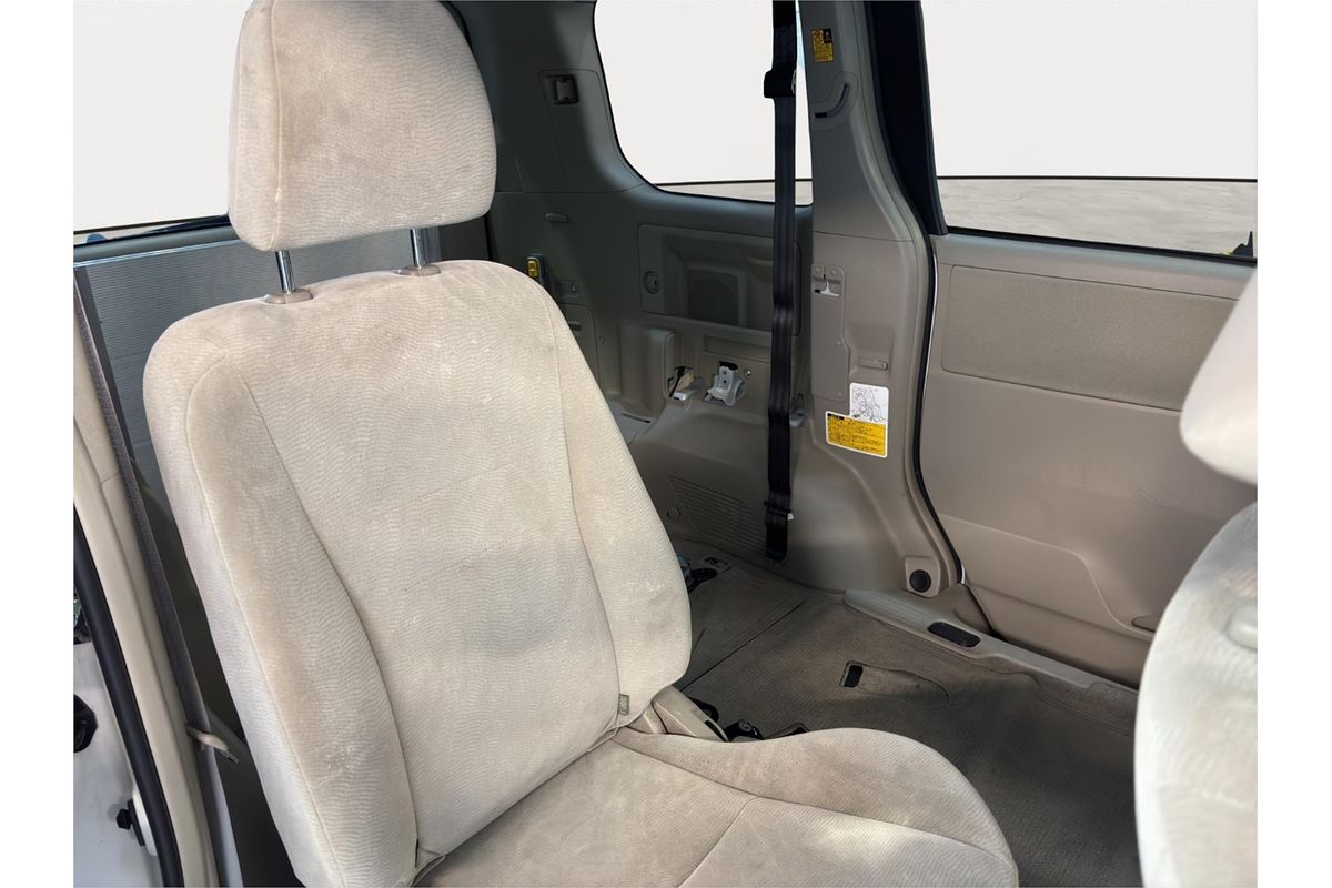 2013 Toyota NOAH WELCAB ZRR70