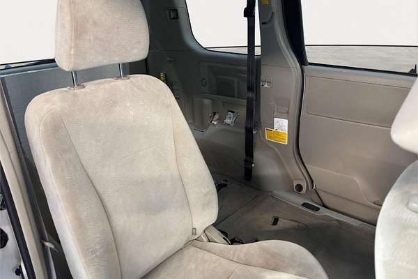 2013 Toyota NOAH WELCAB ZRR70