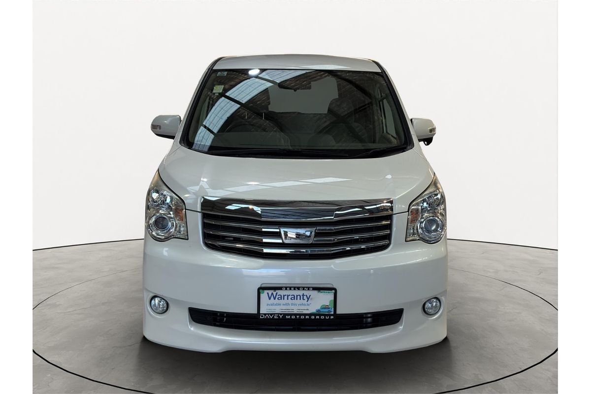 2013 Toyota NOAH WELCAB ZRR70