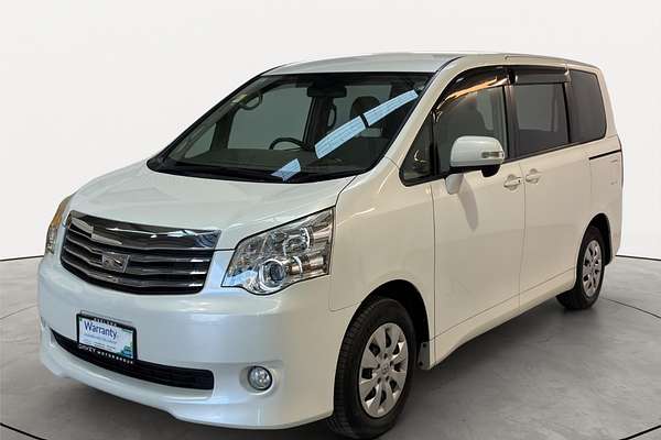 2013 Toyota NOAH WELCAB ZRR70