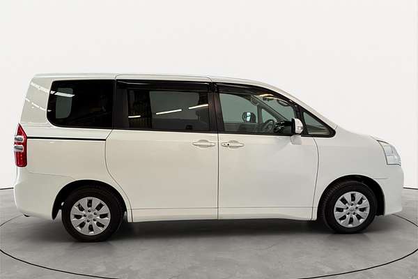 2013 Toyota NOAH WELCAB ZRR70