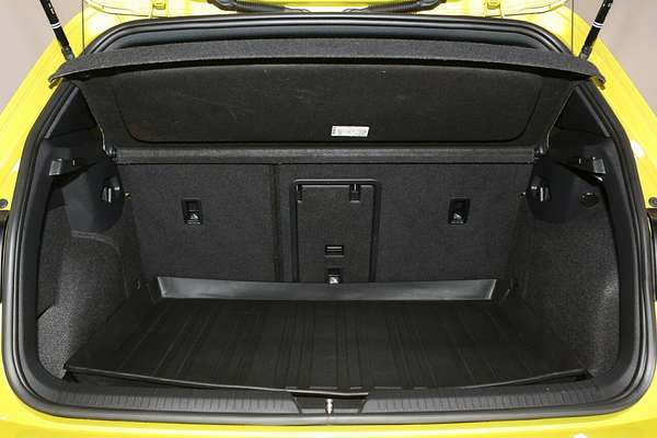 2022 Volkswagen Golf 110TSI R-Line 8