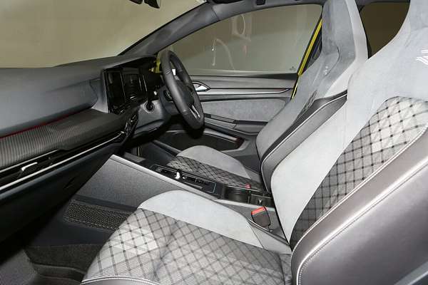 2022 Volkswagen Golf 110TSI R-Line 8
