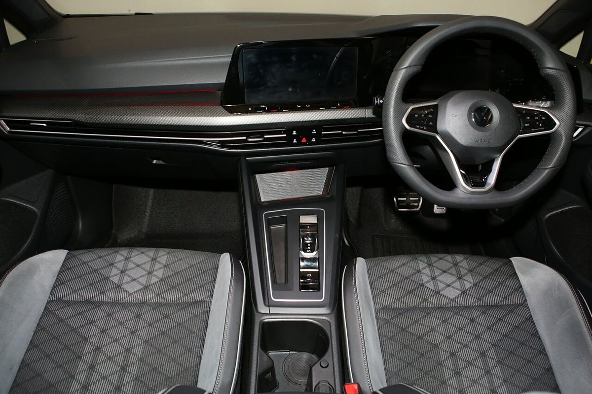 2022 Volkswagen Golf 110TSI R-Line 8