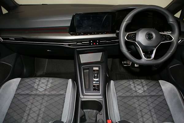 2022 Volkswagen Golf 110TSI R-Line 8