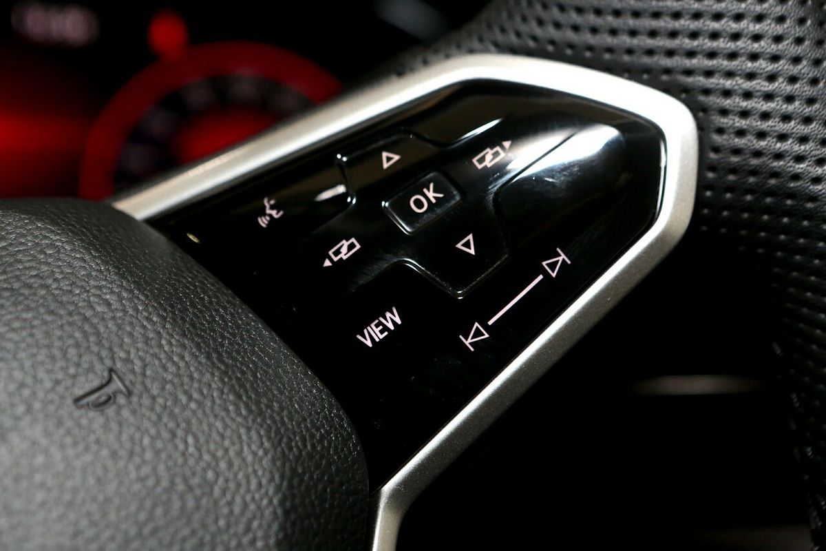2022 Volkswagen Golf 110TSI R-Line 8