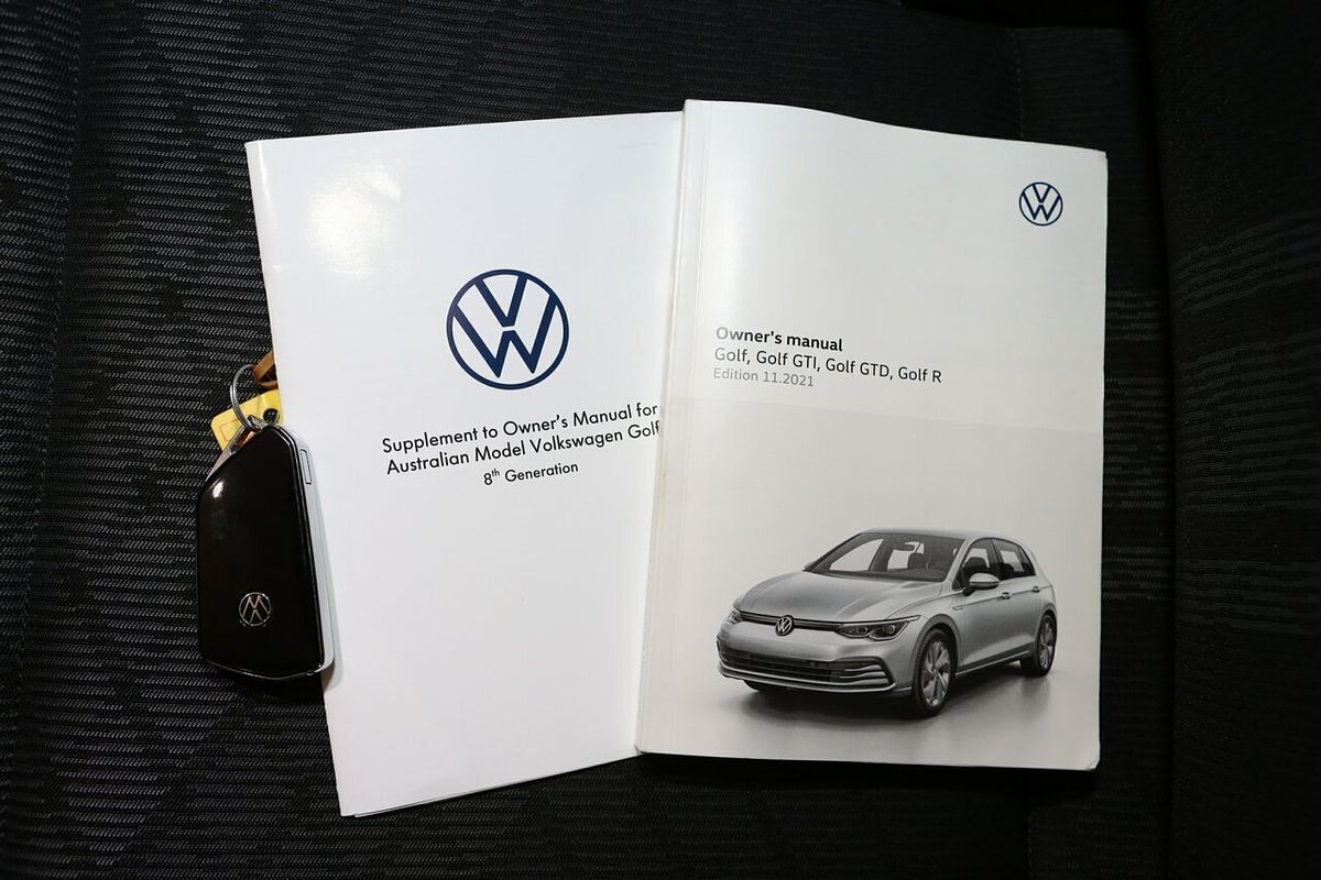 2022 Volkswagen Golf 110TSI R-Line 8