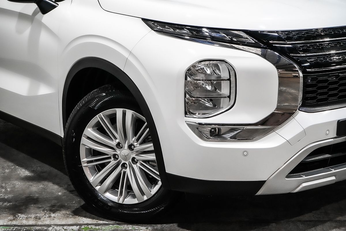 2024 Mitsubishi Outlander LS ZM