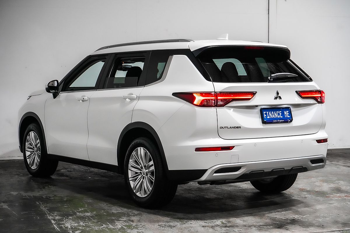 2024 Mitsubishi Outlander LS ZM