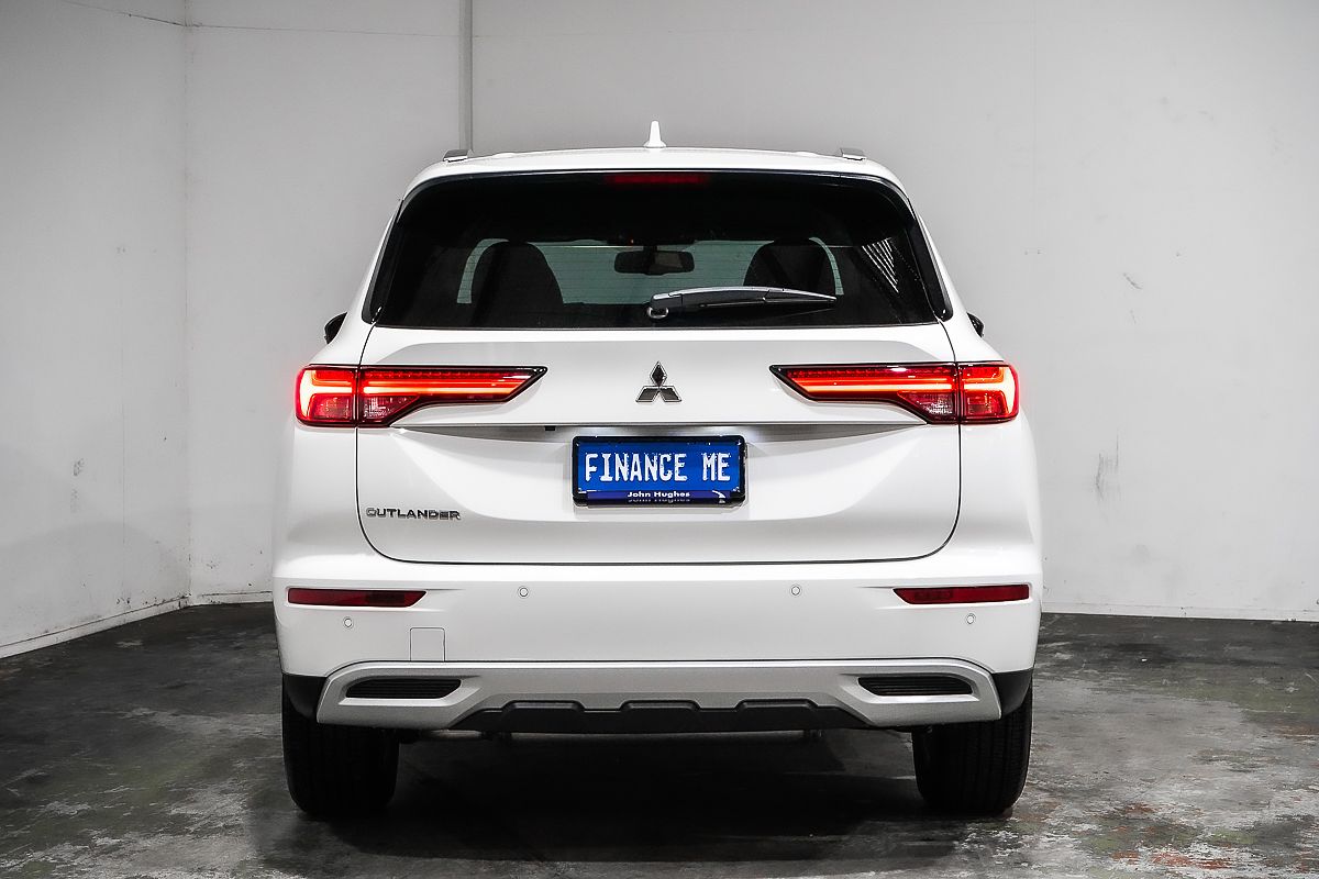 2024 Mitsubishi Outlander LS ZM