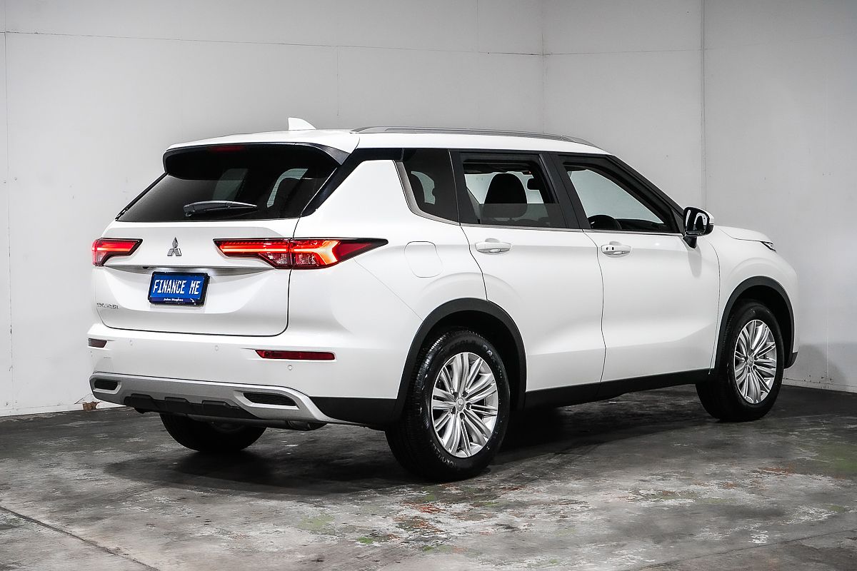 2024 Mitsubishi Outlander LS ZM
