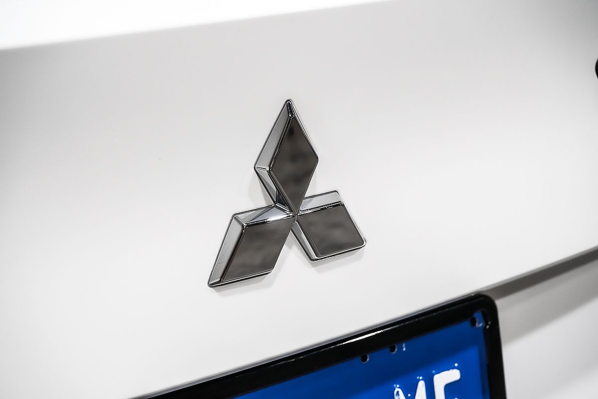 2024 Mitsubishi Outlander LS ZM