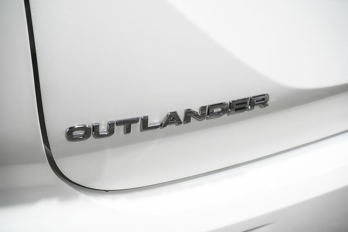 2024 Mitsubishi Outlander LS ZM