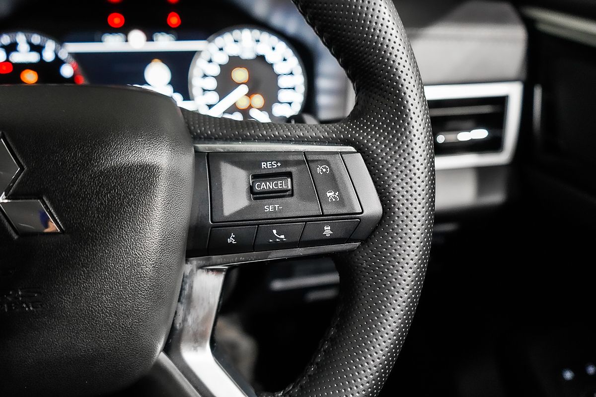 2024 Mitsubishi Outlander LS ZM